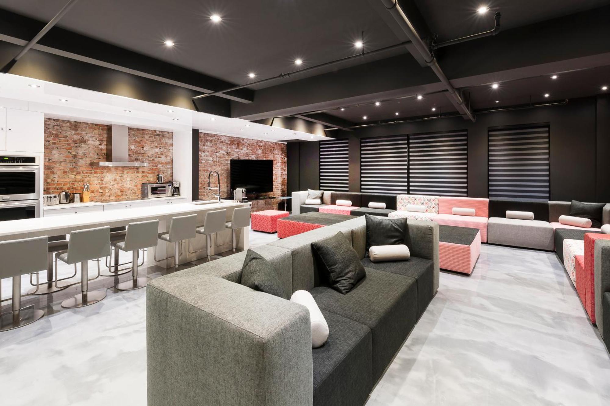 The Holland Hotel By Simplissimmo Montreal Exterior photo