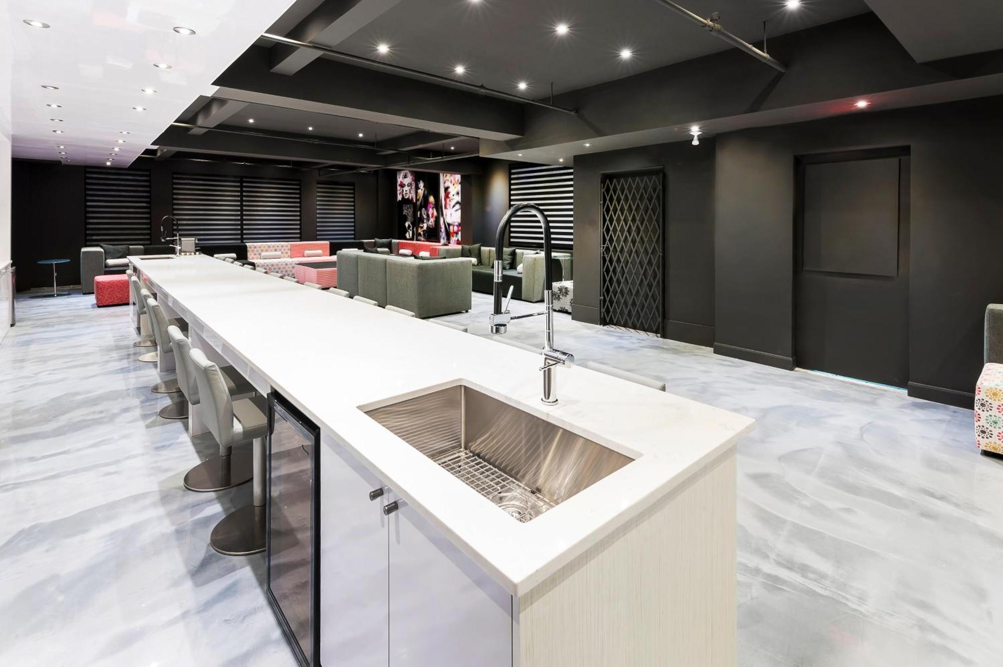 The Holland Hotel By Simplissimmo Montreal Exterior photo
